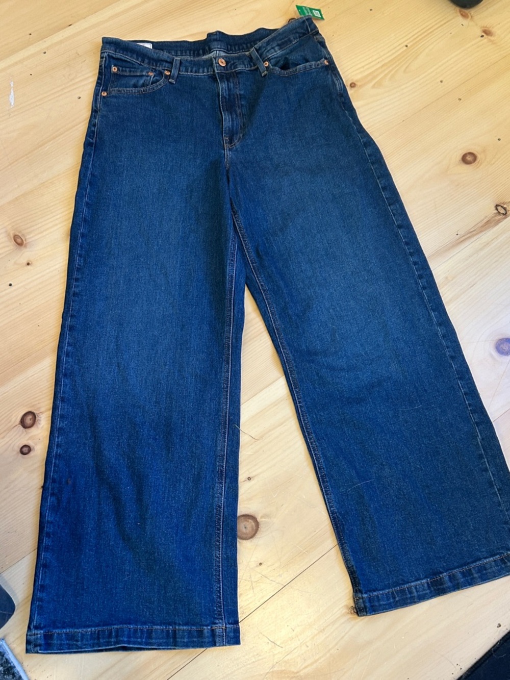 NWT Women’s  Gap Wide-Leg Jeans in Dark Blue